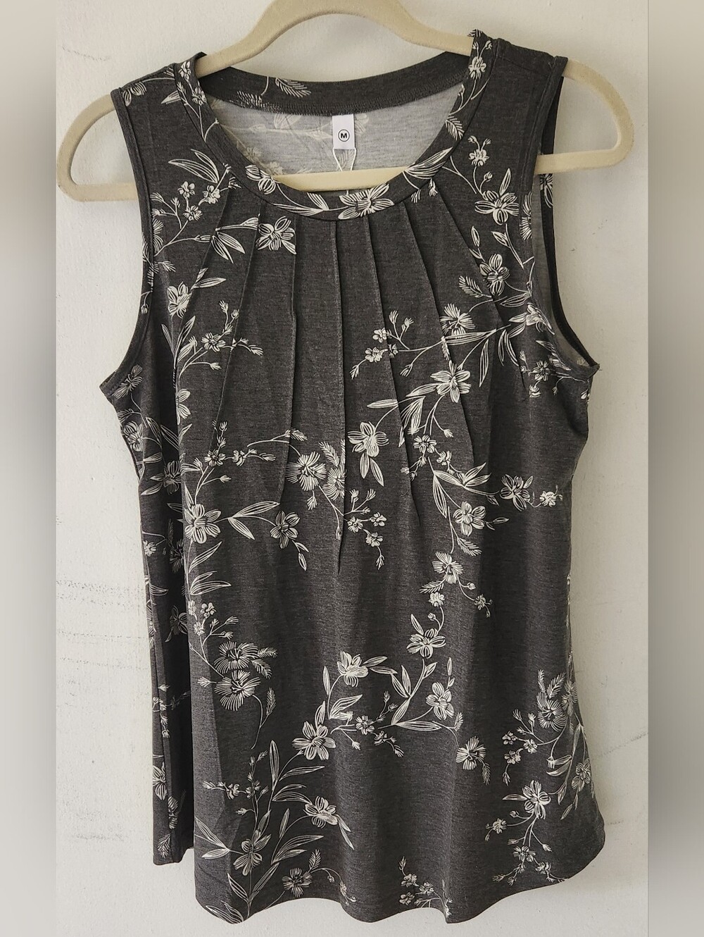 Women’s Sleeveless Floral Pleat Top - Charcoal Gray Size M